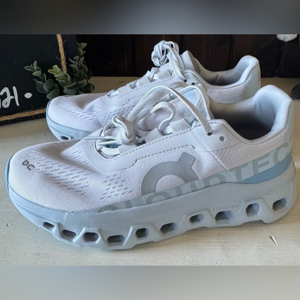 On Women’s Cloudmonster